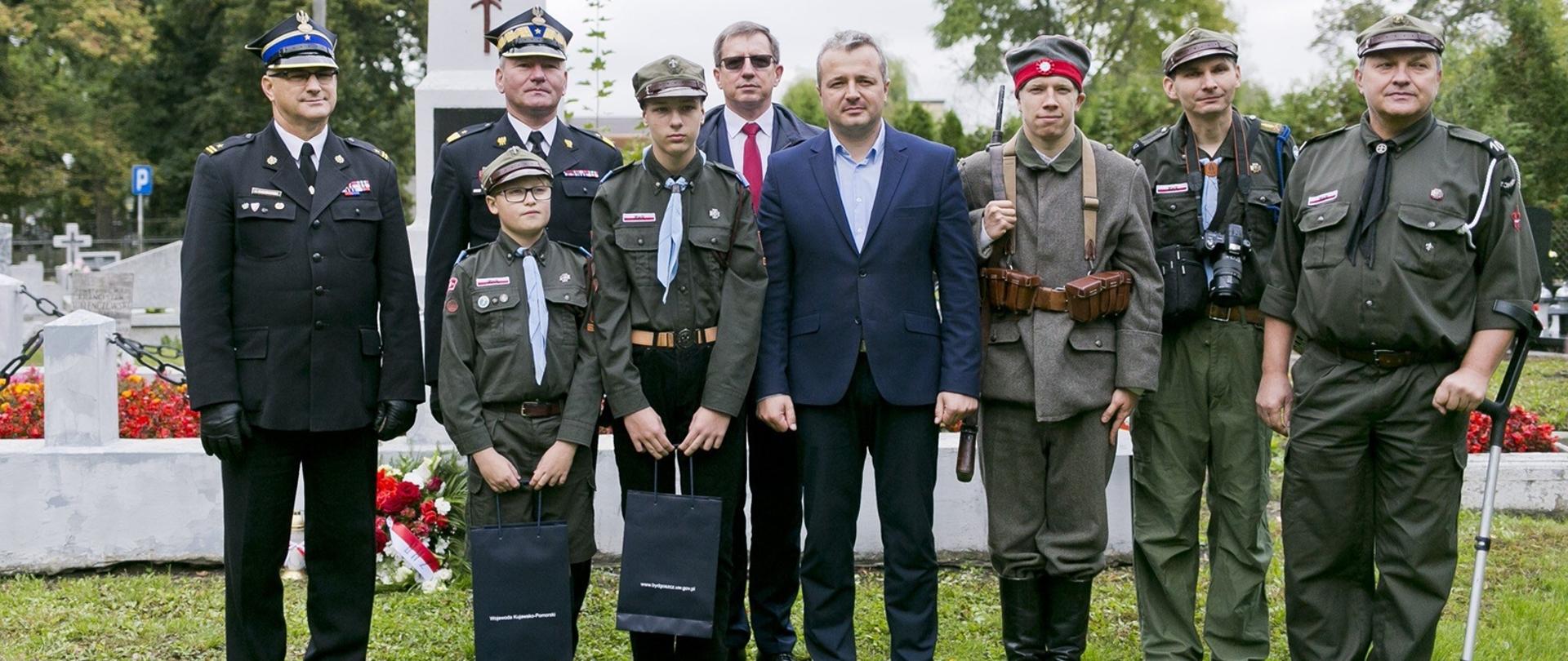 Zadbaliśmy o miejsca pamięci Powstania Wielkopolskiego w Kruszwicy - zdjęcie grupowe