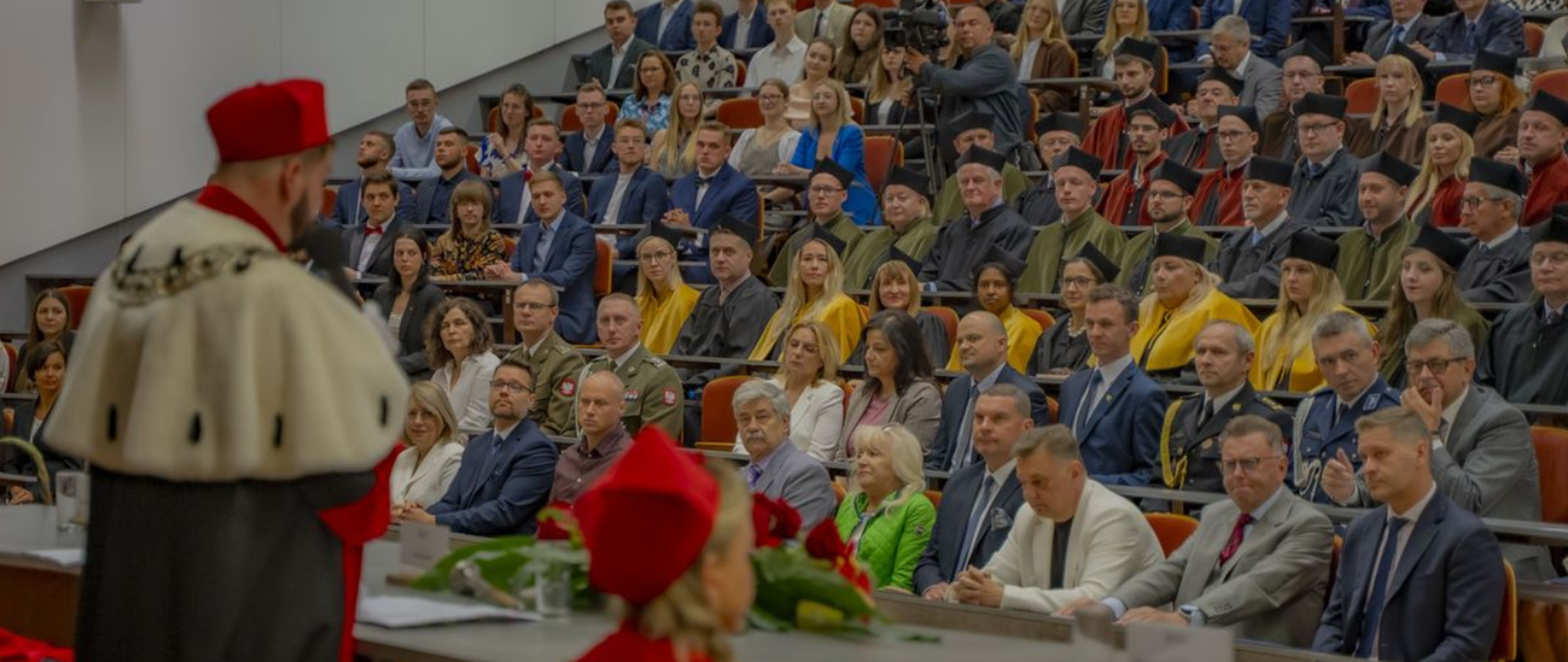 Goście w Auditorium Novum Politechniki Bydgoskiej podczas uroczystych obchodów 74. rocznicy powstania uczelni.