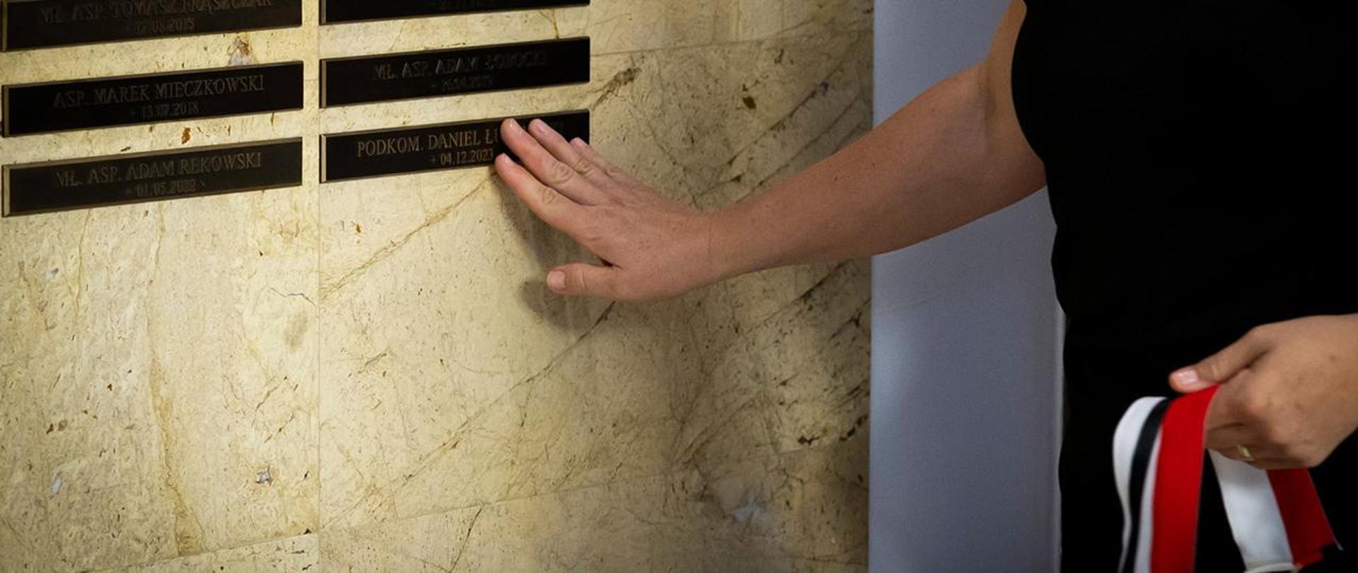 Uroczystość odsłonięcia tabliczek epitafijnych na Tablicy Pamięci Komendy Głównej Policji