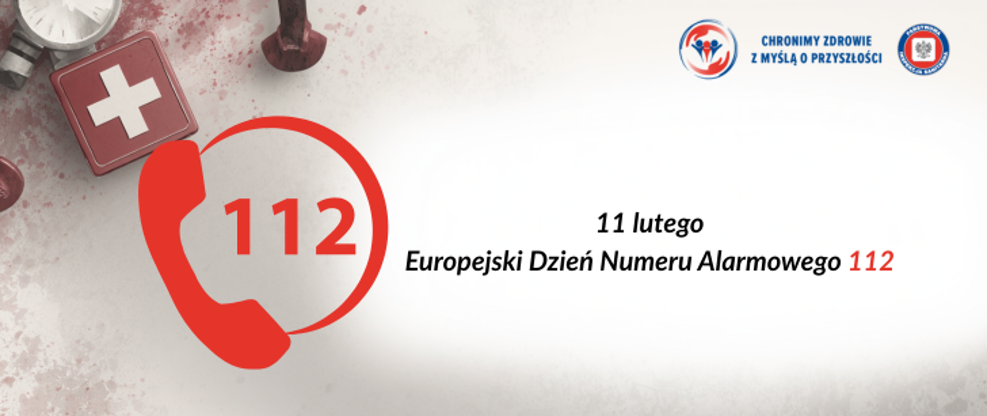Na beżowym tle w lewym górnym rogu czerwona apteczka z białym krzyżem. Na środku symbol słuchawki telefonicznej i numer 112 w kolorze czerwonym. Obok ciemny napis 11 lutego europejski Dzień numeru Alarmowego 112. W prawym górnym rogu logo Państwowej Inspekcji Sanitarnej w raz z hasłem chronimy zdrowie z myślą o przyszłości. 