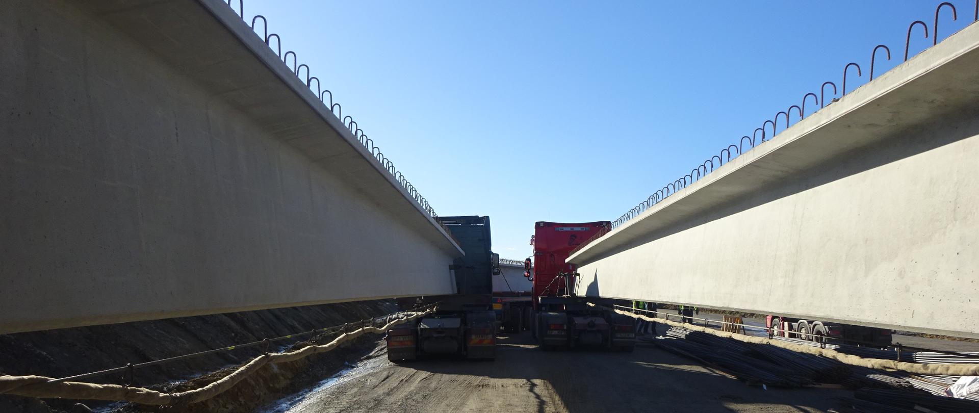 Transport belek na samochodach ciężarowych.