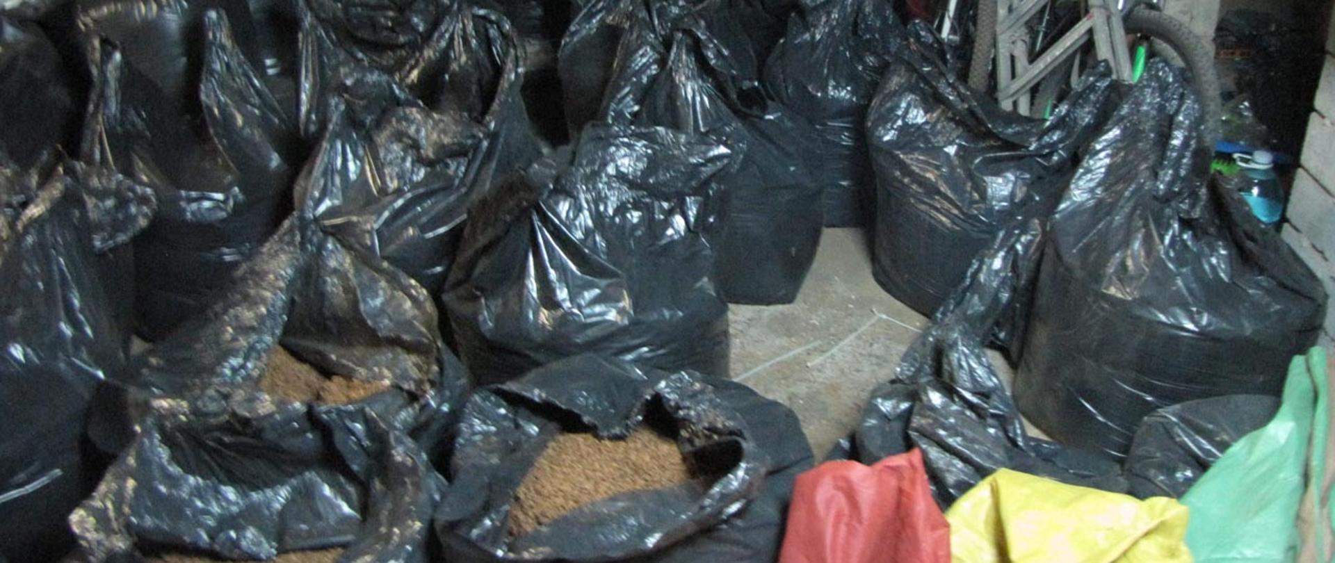 Worki z krajanką tytoniową.