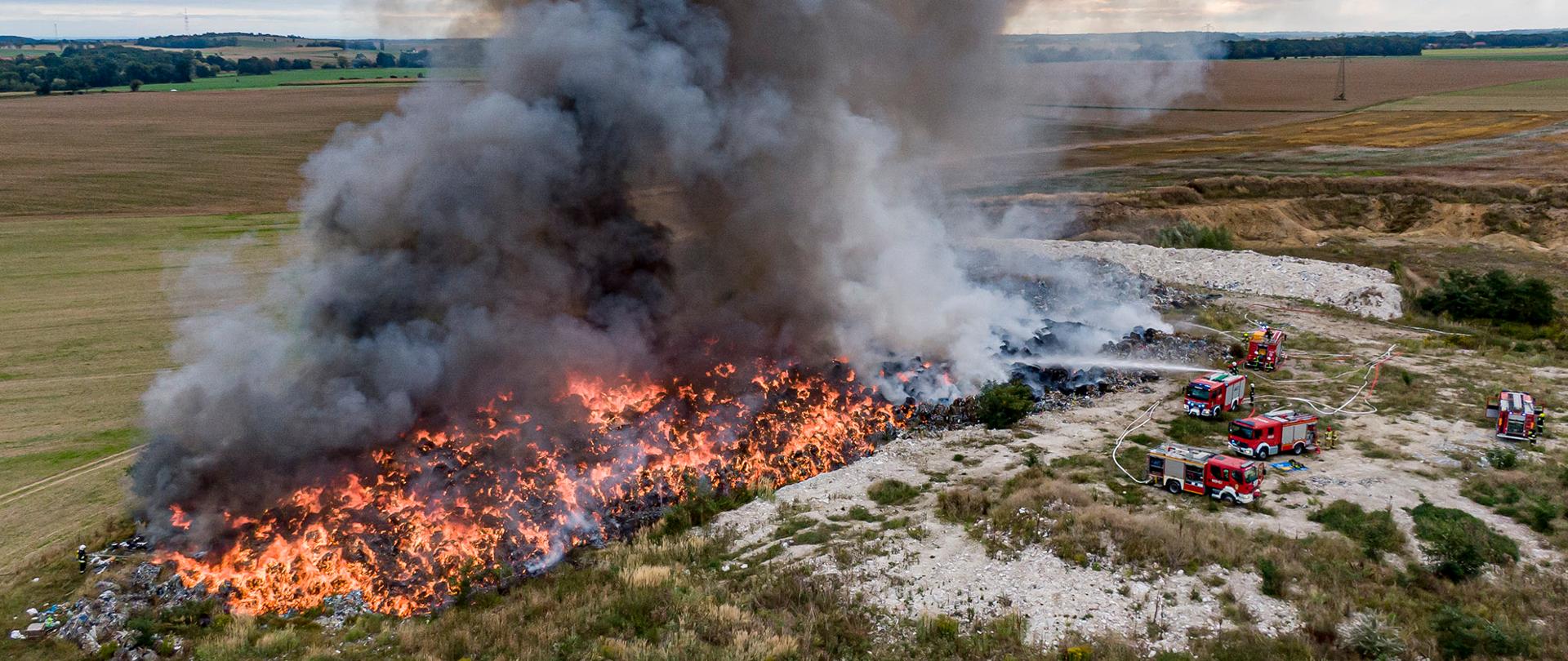 Pożar wysypiska w Sobolewie