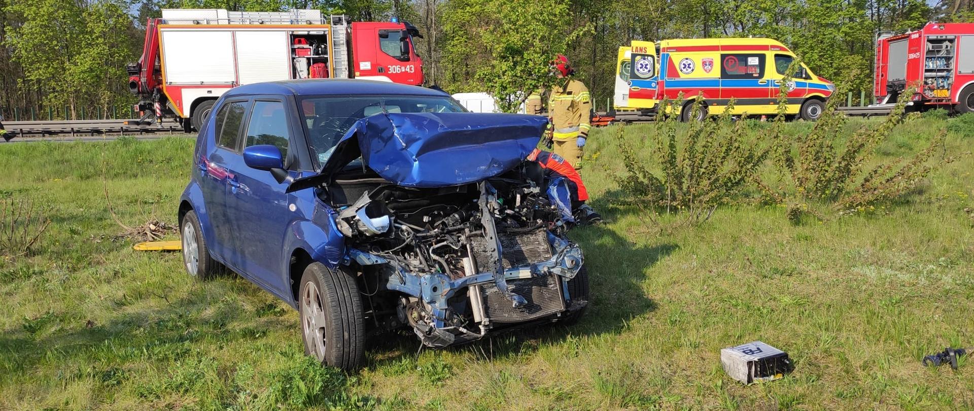 Wypadek trzech aut na drodze S11