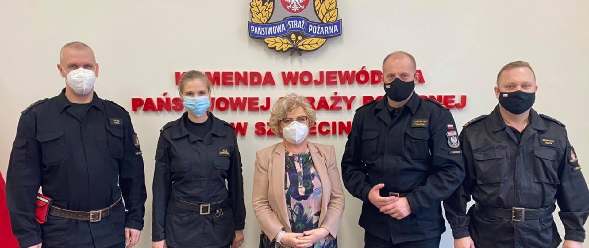 Na zdjęciu widoczni od lewej przedstawiciele stron. 