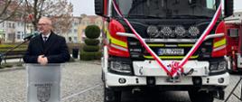 Uroczyste przekazanie wozu strażackiego dla OSP w Biskupcu 