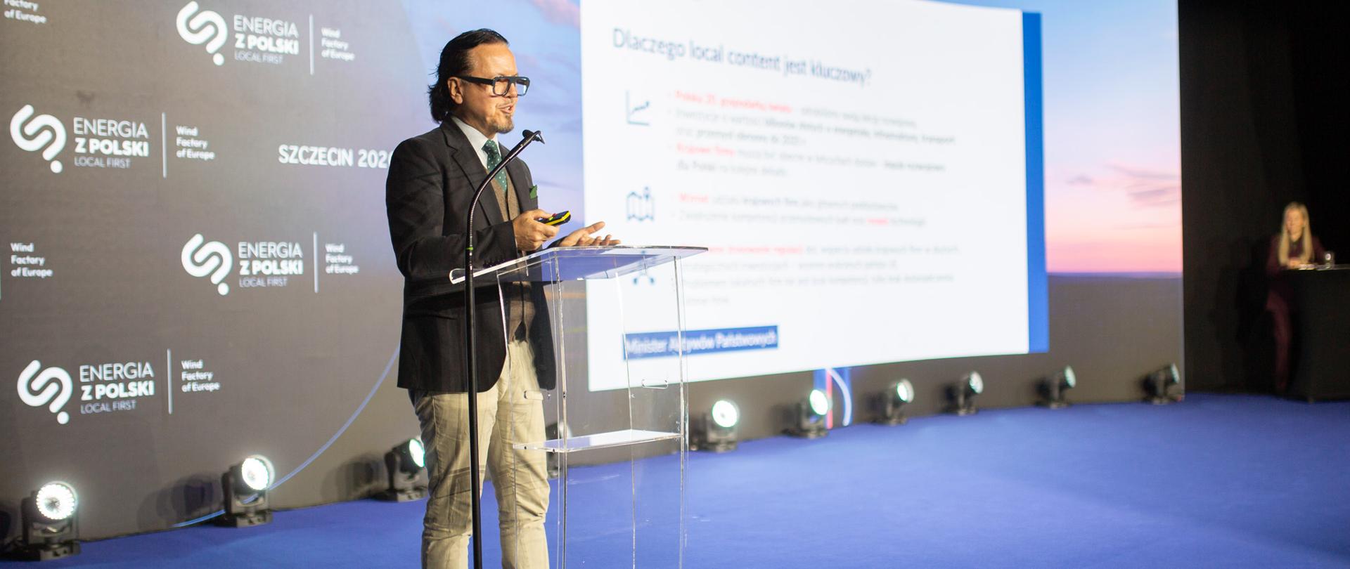 Minister Wojciech Balczun w trakcie przemówienia.