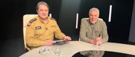 Gościem programu „Bez kantów” w TVP3 Białystok był zastępca podlaskiego komendanta wojewódzkiego Państwowej Straży Pożarnej - st. bryg. Grzegorz Lisowski. Rozmowa zaproszonych gości w studiu telewizyjnym. Obok zastępca dyrektora Regionalnej Dyrekcji Lasów Państwowych w Białymstoku