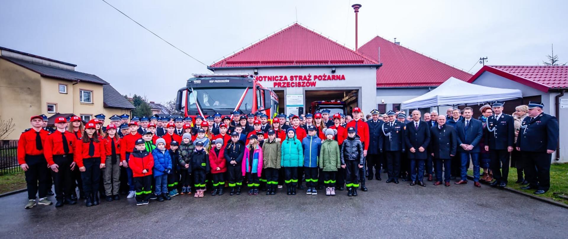 Przekazanie nowego samochodu ratowniczo-gaśniczego