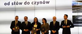 Uczestnicy podpisania umowy o dofinansowanie unijne - zdjęcie grupowe