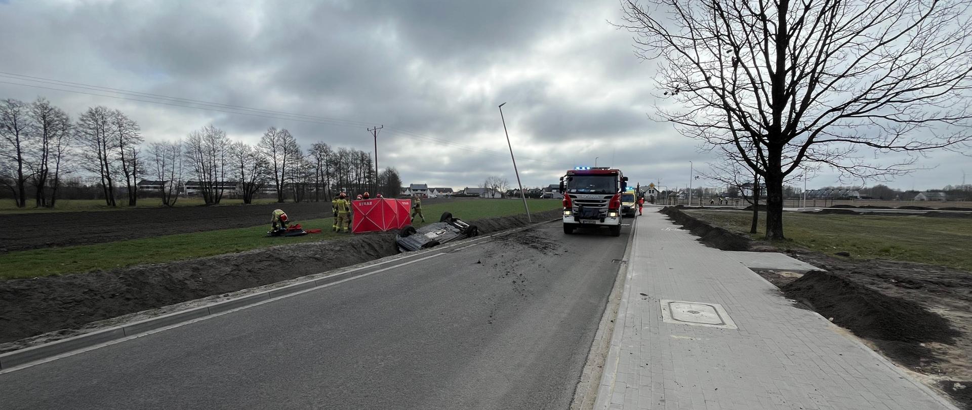 Działające służby na miejscu zdarzenia