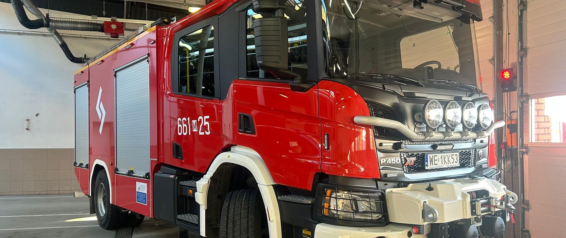 Na zdjęciu znajduje się nowy ciężki samochód bojowy 