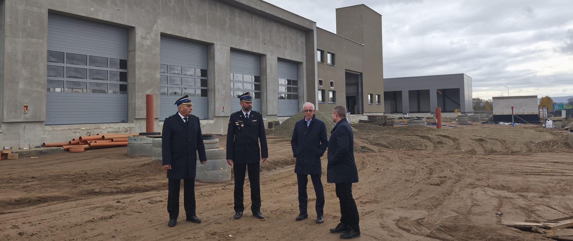 Wizytacja Podsekretarza Stanu na placu budowy Komendy Powiatowej Państwowej Straży Pożarnej w Kłodzku i Jednostki Ratowniczo-Gaśniczej