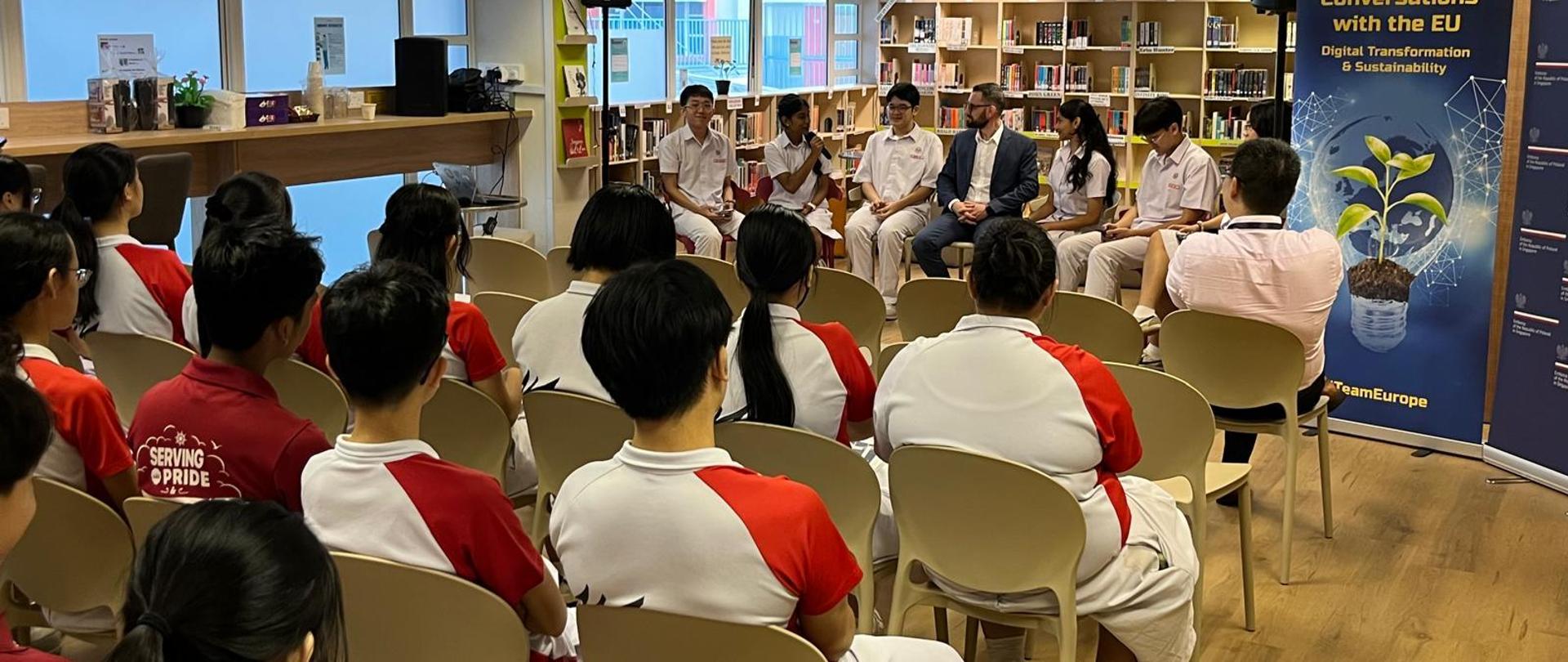 Akcja Eu@School 2024 - panel dyskusyjny z udziałem II Sekretarza Ambasady RP 