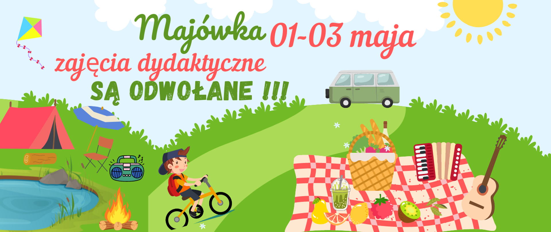 Zdjęcie przedstawia komunikat o odwołanych lekcjach w dniach 1-3 maja 2023 r. Obraz przedstawia słoneczny dzień oraz przyrodę. Po prawej znajduje się koc piknikowy, kosz piknikowy, akordeon, gitara oraz owoce. W oddali na górce znajduje się samochód. Na drodze przebiegającej przez środek na rowerze porusza się chłopiec. Po lewej stronie znajduje się biwak nad jeziorem przy którym płonie ognisko. Na niebie po lewej stronie znajduje się latawiec.