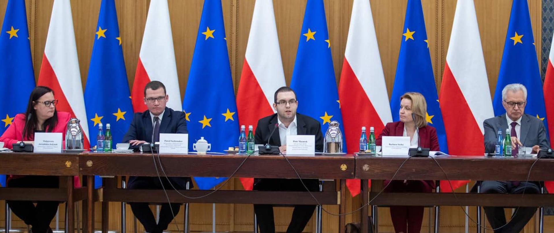 Spotkanie przedstawicieli rządu i NGO ws. pomocy uchodźcom