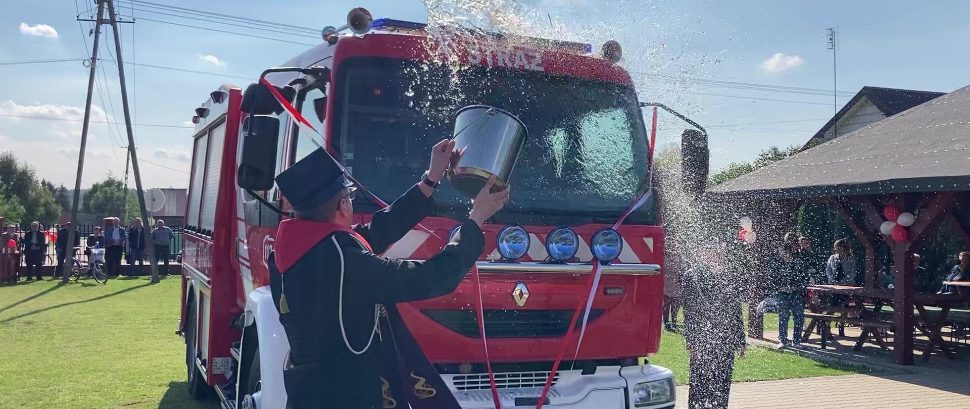 Przekazanie nowego samochodu dla OSP Jartypory 