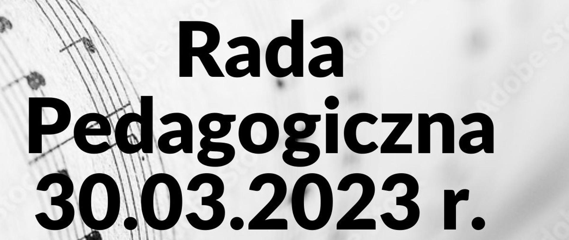 Plakat informujący o posiedzeniu Rady Pedagogicznej w dniu 30.03.2023 r. o godz.10.00 na tle partytury z nutami