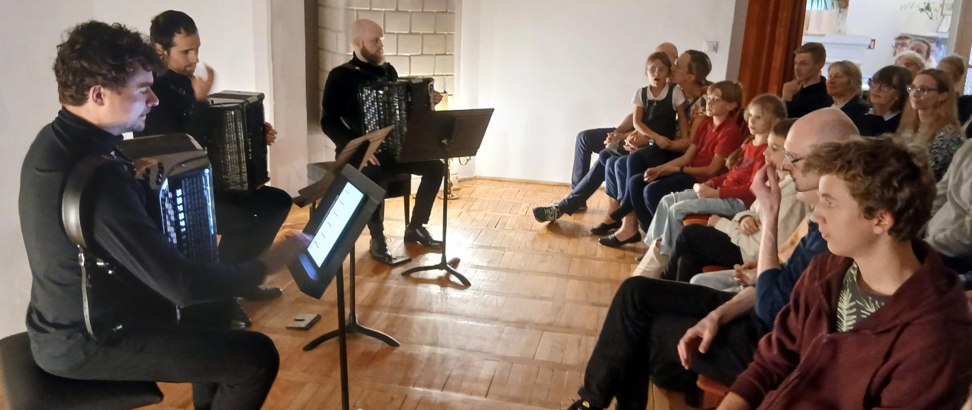 trio akordeonowe TRIOSSIA podczas koncertu