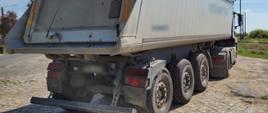 Zestaw ciężarowy zatrzymany przez patrol wielkopolskiej Inspekcji Transportu Drogowego w pobliżu Gostynia.