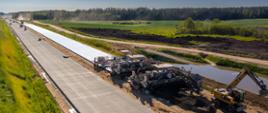 Układanie nawierzchni betonowej na odcinku S61 Wysokie - Raczki 