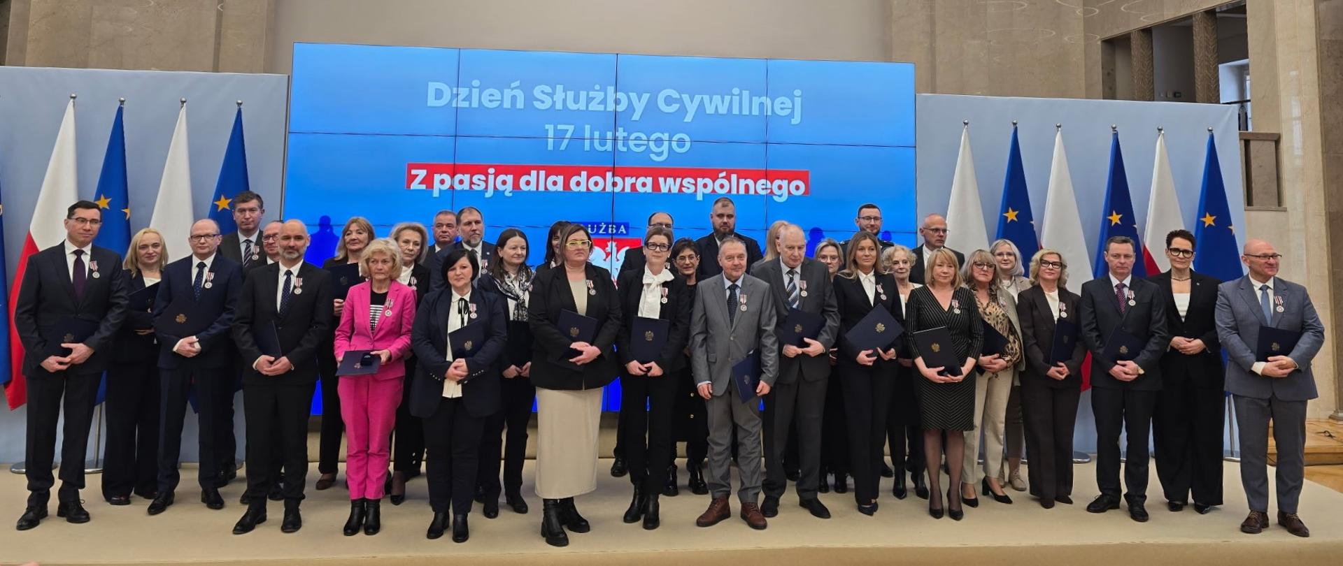 Odznaczeni podczas uroczystości - zdjęcie grupowe