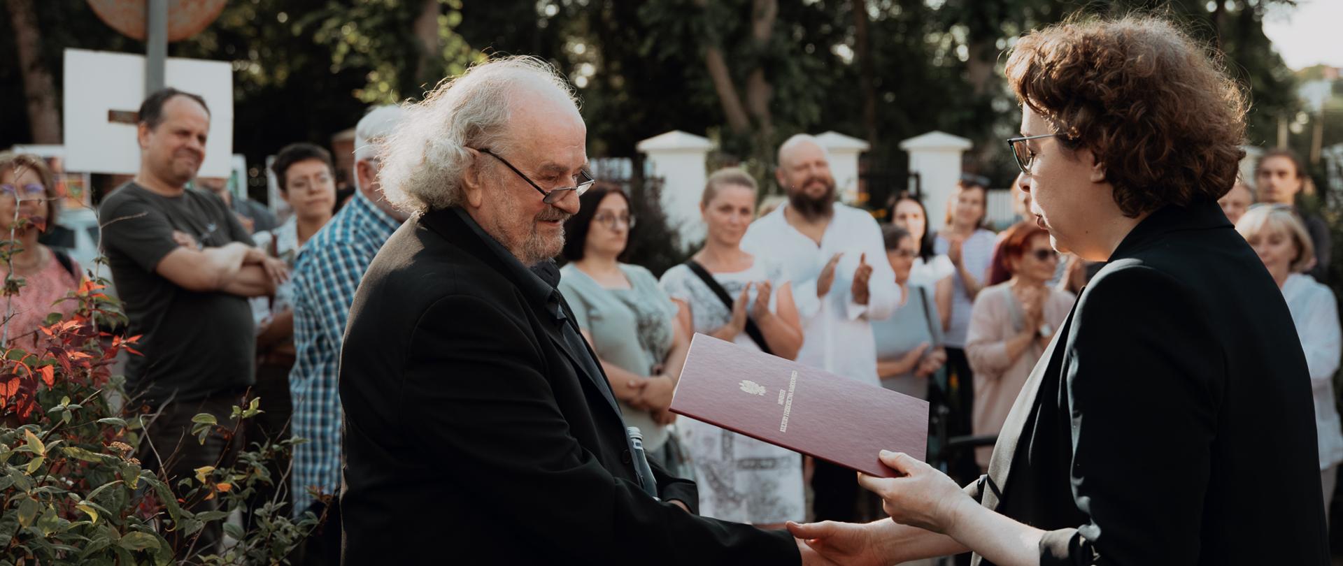 Otwarcie wystawy prac Jerzego Kaliny podczas Festiwalu „Między Wierszami” w Supraślu, fot. Teatr Wierszalin