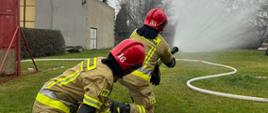 Strażacy JRG gaszący pożar ćwiczenia
