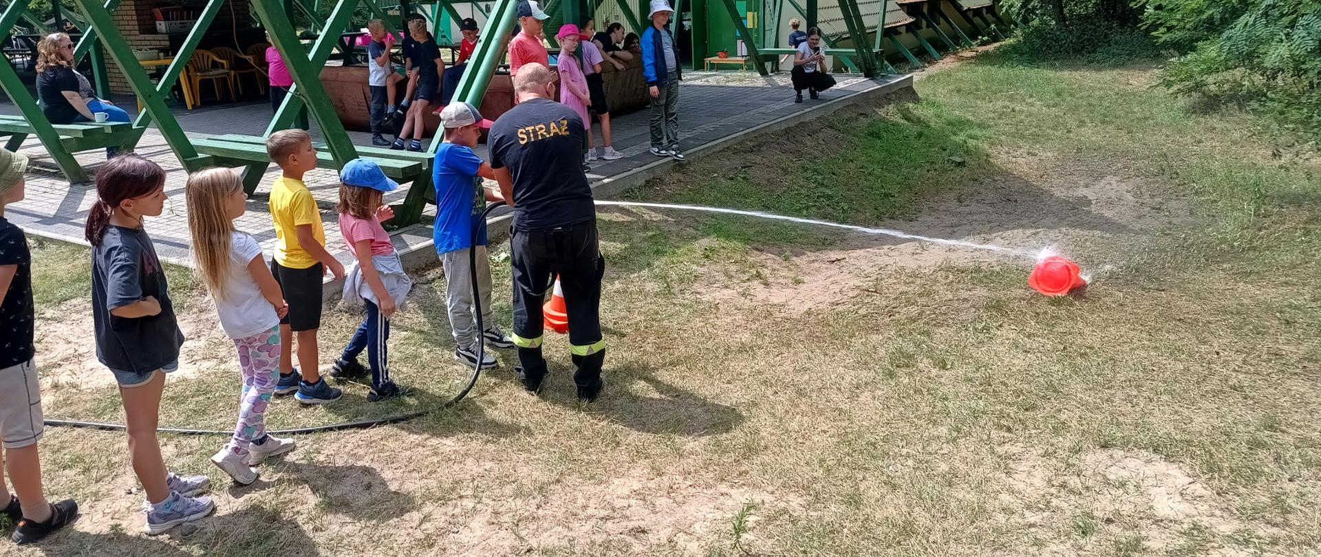 Wizytacja obozu harcerskiego przez funkcjonariuszy KM PSP Kalisz