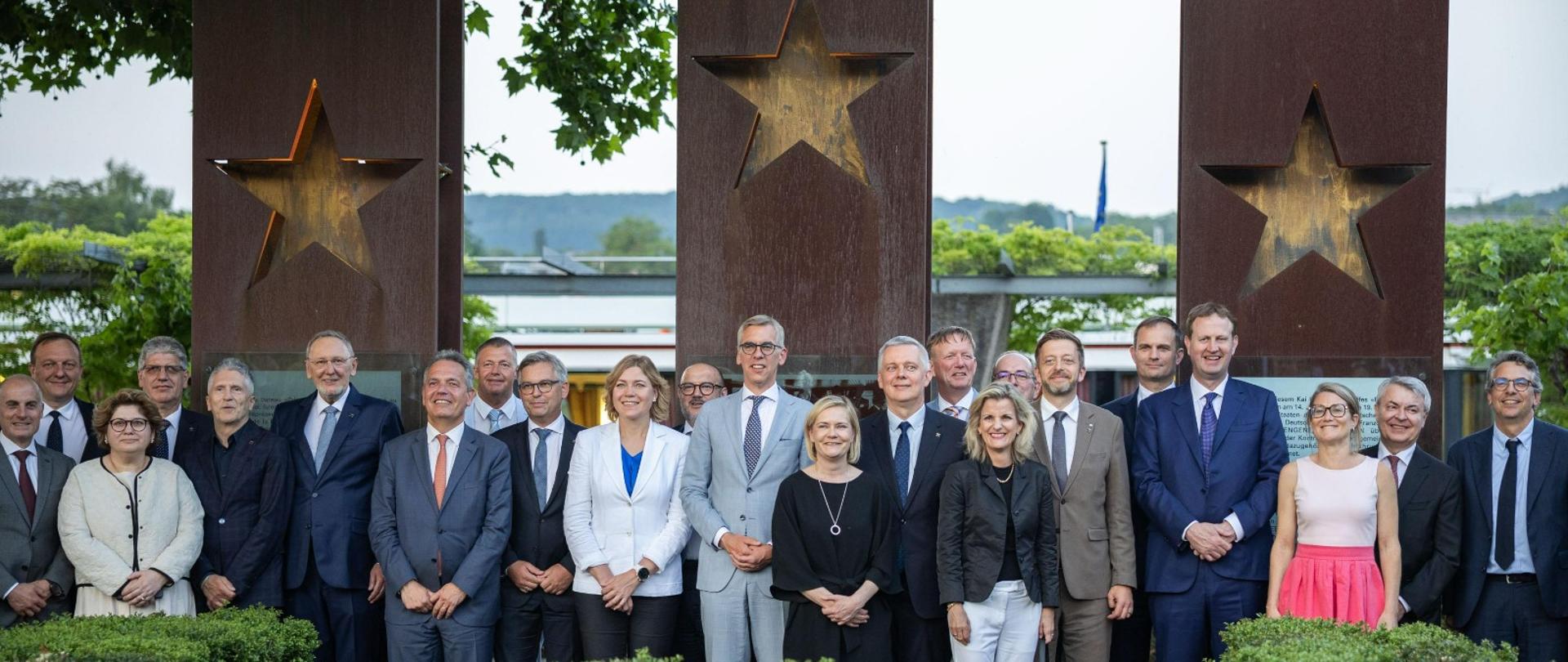 Famili photo - ministrowie w Luksemburgu z okazji 40-lecia strefy Schengen.