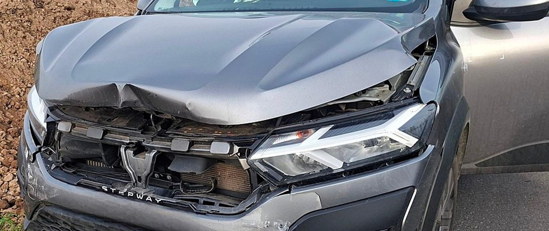 Uszkodzony przód samochodu