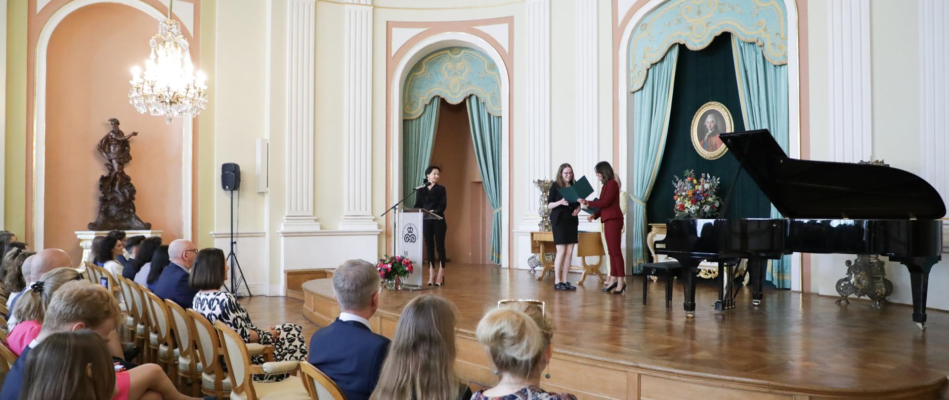 Stypendia Ministra Kultury i Dziedzictwa Narodowego dla dyplomantów szkół artystycznych wręczone, fot. Danuta Matloch