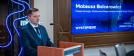 Prezes Wód Polskich Mateusz Balcerowicz podczas VI Wodnego Okrągłego Stołu we Wrocławiu