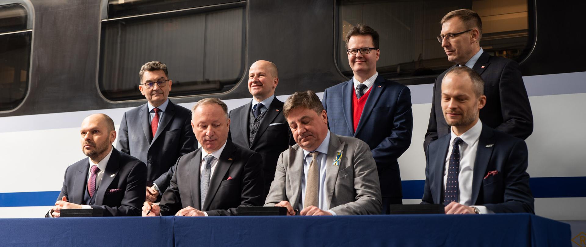 Więcej nowoczesnych wagonów PKP Intercity