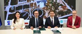 Podpisanie trzech umów z Gminą Jawor na realizację kompleksowej odbudowy infrastruktury wodociągowej i kanalizacyjnej zniszczonej podczas powodzi.