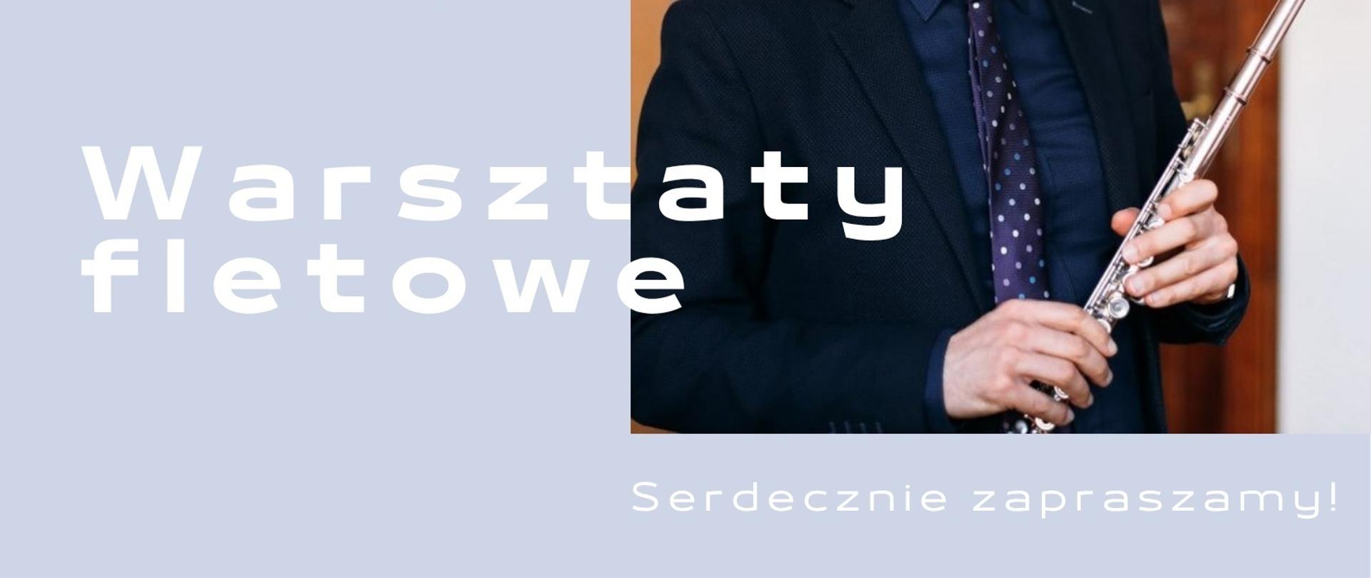 Plakat informujący o warsztatach fletowych. Po prawej stronie znajduje się zdjęcie mężczyzny w garniturze trzymającego flet poprzeczny. W górnym niebieskim kole widnieje napis: „Dr Rafał Jędrzejewski”. Na środku, dużymi białymi literami, znajduje się tytuł wydarzenia: „Warsztaty fletowe”. Pod nim napis: „Serdecznie zapraszamy!”. Na dole plakatu widnieją informacje o terminie i miejscu: „25.11.2025 r., godz. 13.30–19.45, Aula PSM I stopnia w Starogardzie Gdańskim”. Tło jest jasnoniebieskie z delikatnymi czarnymi rysunkami kwiatów po bokach.