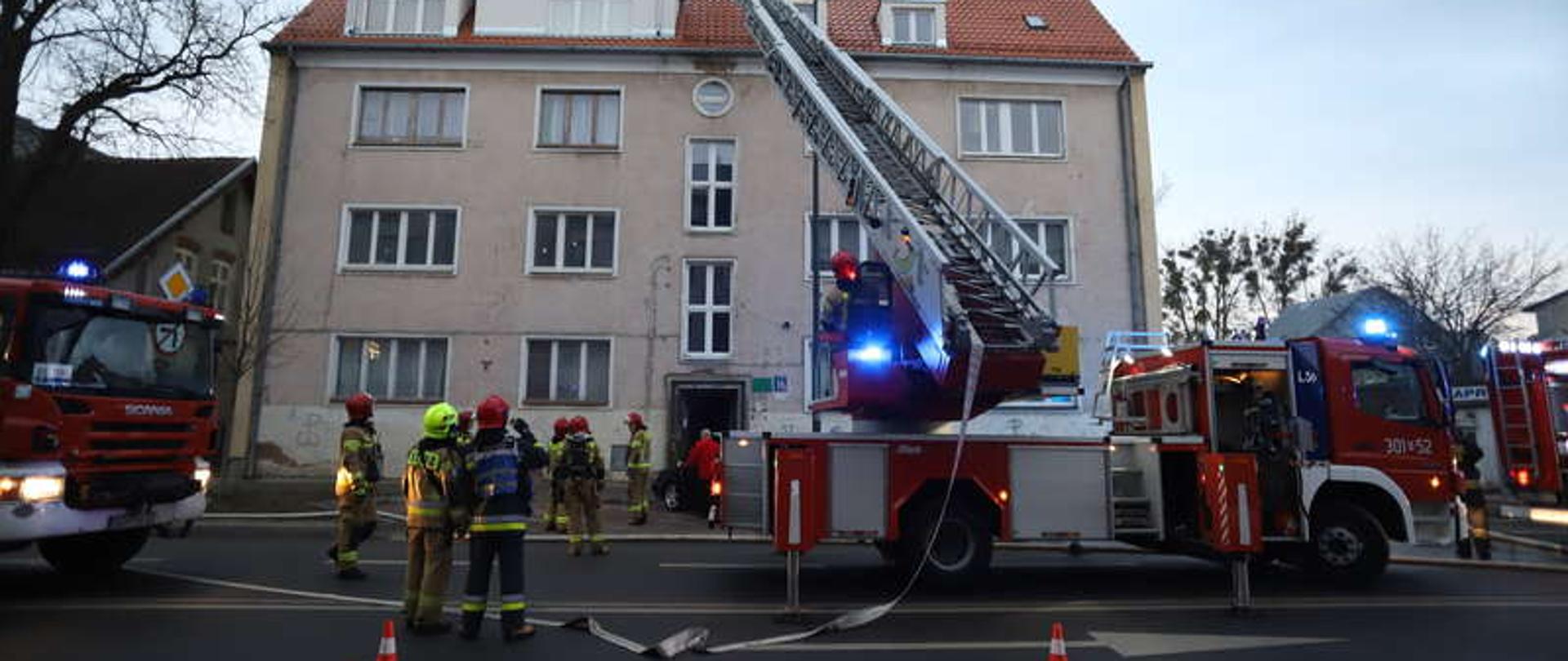 Pożar kamienicy przy ul. Partyzantów w Olsztynie 20.03.2023 r.