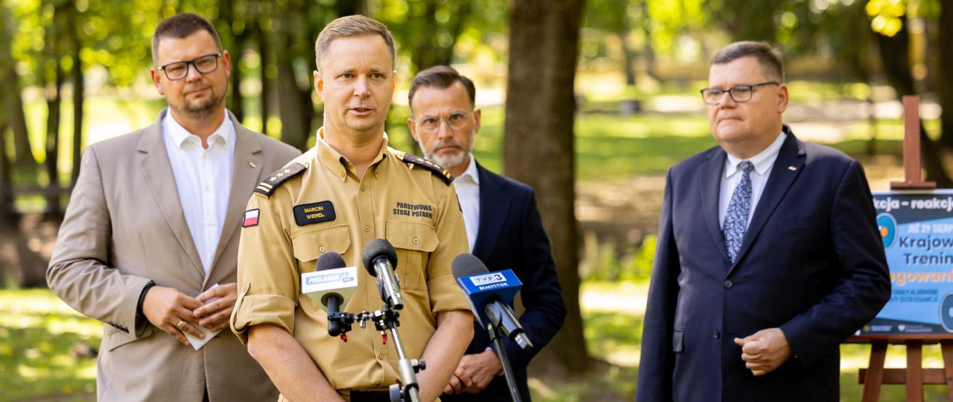 29 sierpnia w całej Polsce ćwiczymy właściwe reagowanie. Rusza Krajowy Trening Reagowania Akademii OLiOC - konferencja prasowa w której uczestnikami byli wojewoda Jacek Brzozowski, zastępcy prezydenta Białegostoku Tomasz Klim i Marek Masalski oraz zastępca komendanta wojewódzkiego Państwowej Straży Pożarnej w Białymstoku st. bryg. Marcin Wierel.