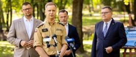 29 sierpnia w całej Polsce ćwiczymy właściwe reagowanie. Rusza Krajowy Trening Reagowania Akademii OLiOC - konferencja prasowa w której uczestnikami byli wojewoda Jacek Brzozowski, zastępcy prezydenta Białegostoku Tomasz Klim i Marek Masalski oraz zastępca komendanta wojewódzkiego Państwowej Straży Pożarnej w Białymstoku st. bryg. Marcin Wierel.