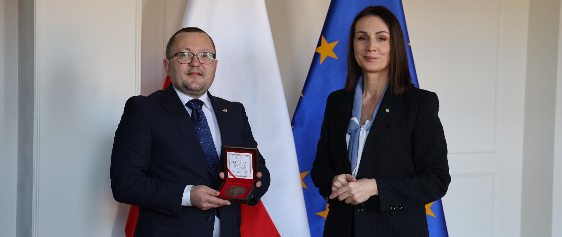 Wręczenie nagrody Wojewody Pomorskiego odchodzącemu ze stanowiska konsulowi generalnemu Ukrainy w Gdańsku