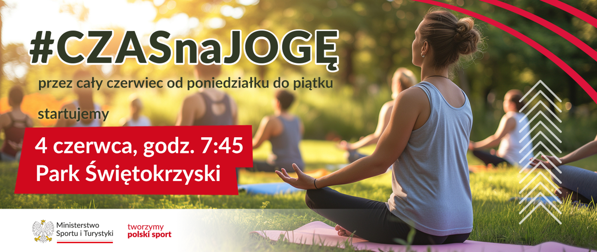 CZAS na JOGĘ - Ministerstwo Sportu i Turystyki zaprasza na darmowe zajęcia jogi; przez cały czerwiec od poniedziałku do piątku, startujemy 4 czerwca, godz. 7:45, Park Świętokrzyski; w tle zdjęcie kilku osób siedzących po turecku na matach, na trawie w parku, w letni, słoneczny poranek