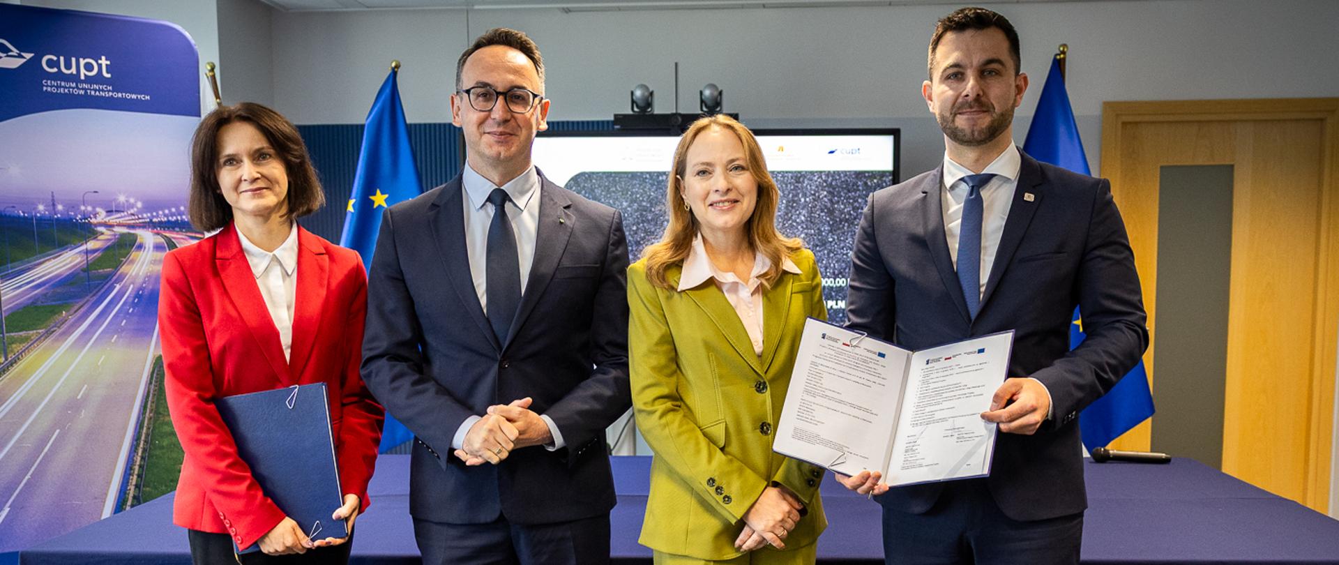 W obecności ministra infrastruktury Dariusza Klimczaka oraz minister funduszy i polityki regionalnej Katarzyny Pełczyńskiej-Nałęcz, podpisano umowę o dofinansowanie budowy autostrady A2 na odcinku Siedlce – Biała Podlaska