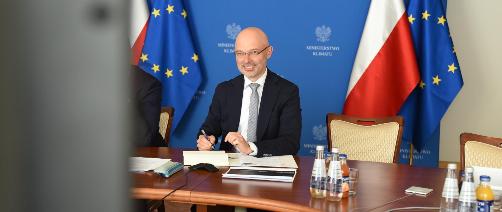 Minister klimatu Michał Kurtyka podczas Polsko-Niemieckiej Platformy ds. Elektromobilności
