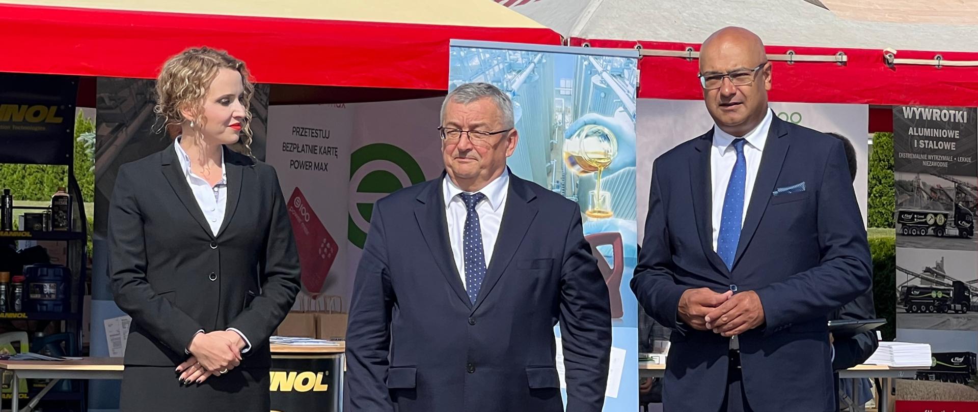 W spotkaniu z przedstawicielami stowarzyszeń przewoźników wzięli udział m.in. Minister Infrastruktury Andrzej Adamczyk, Główny Inspektor Transportu Drogowego Alvin Gajadhur i p.o. Zastępca Głównego Inspektora Transportu Drogowego Joanna Smolińska
