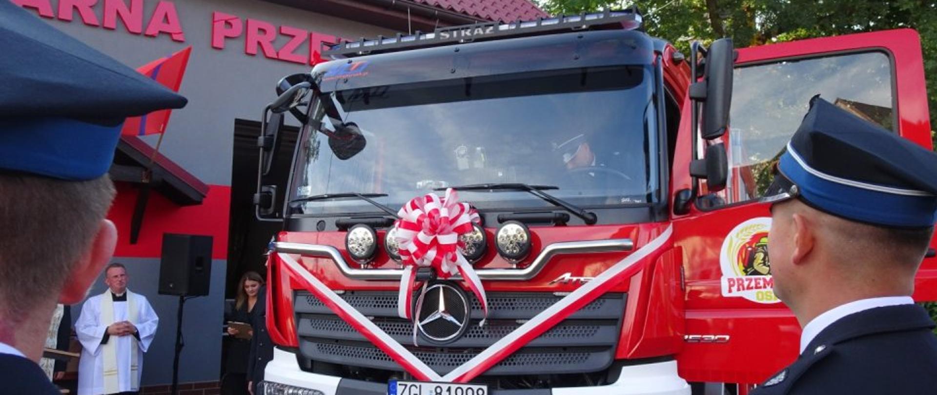 
Przekazanie wozu strażackiego dla OSP w Przemoczu