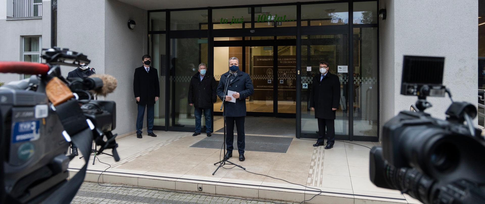 Konferencja prasowa w Ciechocinku. Uczestnicy konferencji.