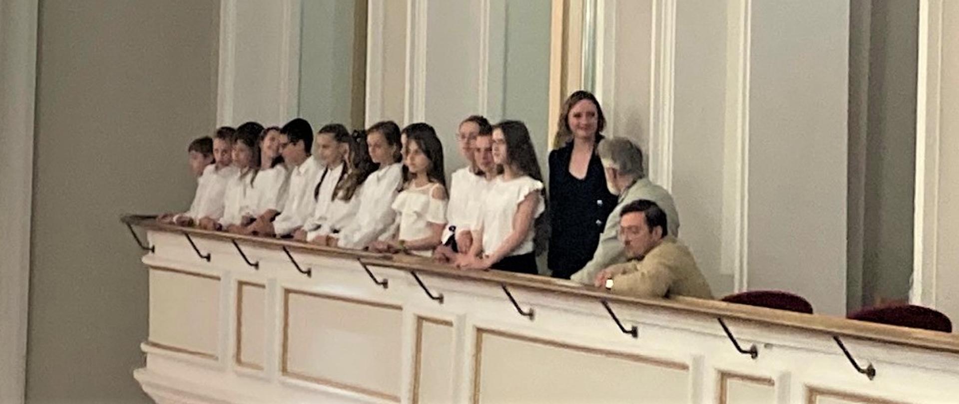 CANTO d'ORO w Filharmonii Śląskiej w Katowicach
W piątek, 9 czerwca 2023 r. w Filharmonii Śląskiej w Katowicach w sali koncertowej im. Karola Stryji odbył się koncert z udziałem chóru dziecięcego Canto d'Oro z POSM I st. im. St. Moniuszki, przygotowanego przez Igę Eckert. Program koncertu wypełniła w całości kantata sceniczna Carmina Burana Carla Orffa.