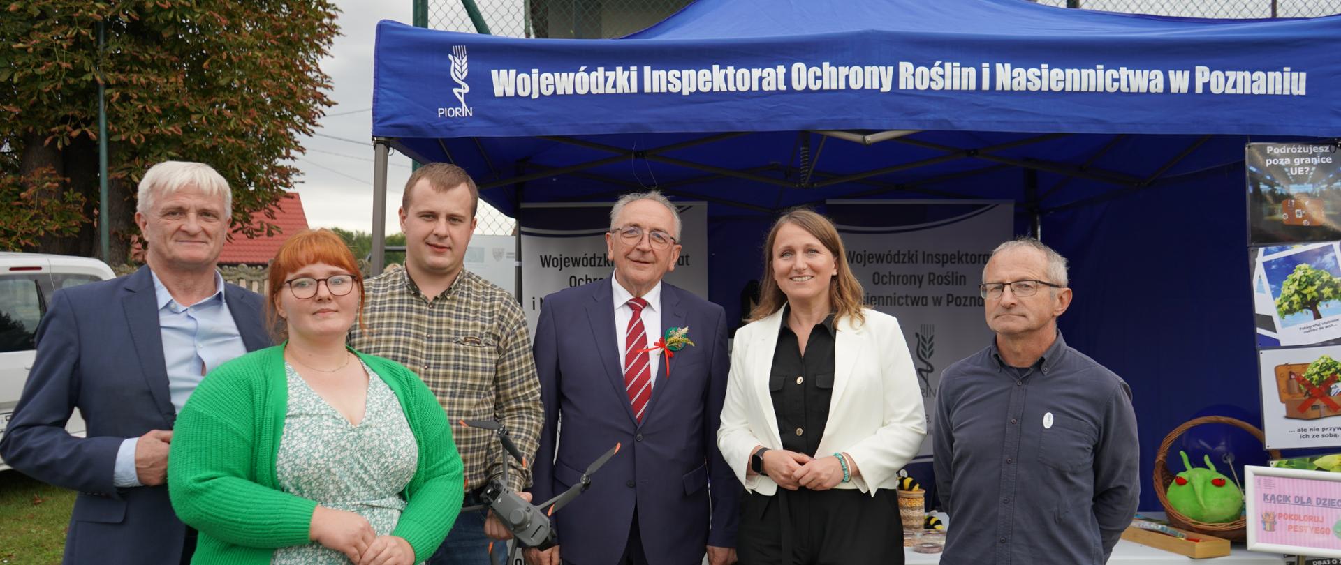 Wicemarszałek Województwa Wielkopolskiego Wojciech Jankowiak wraz z pracownikami WIORiN w Poznaniu