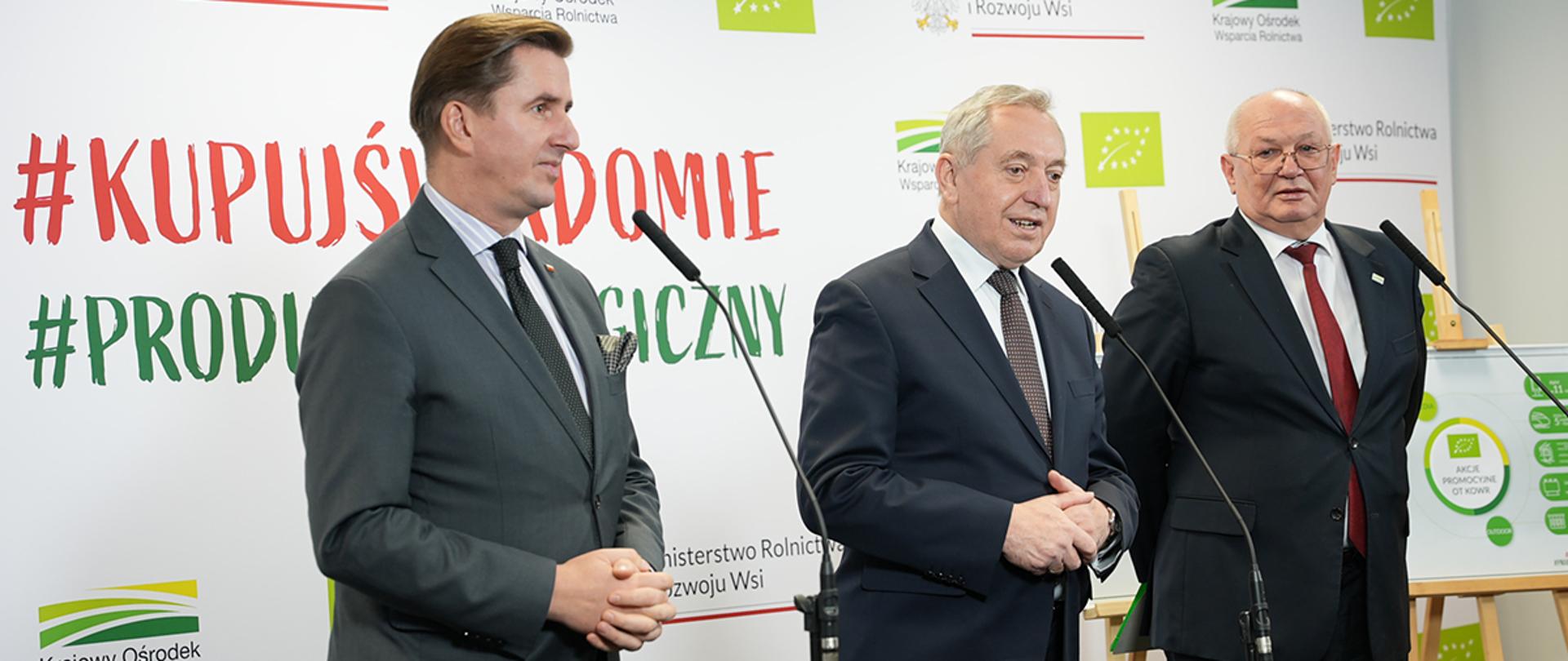 Od lewej sekretarz stanu Rafał Romanowski, wicepremier Henryk Kowalczyk oraz dyrektor Waldemar Humięcki