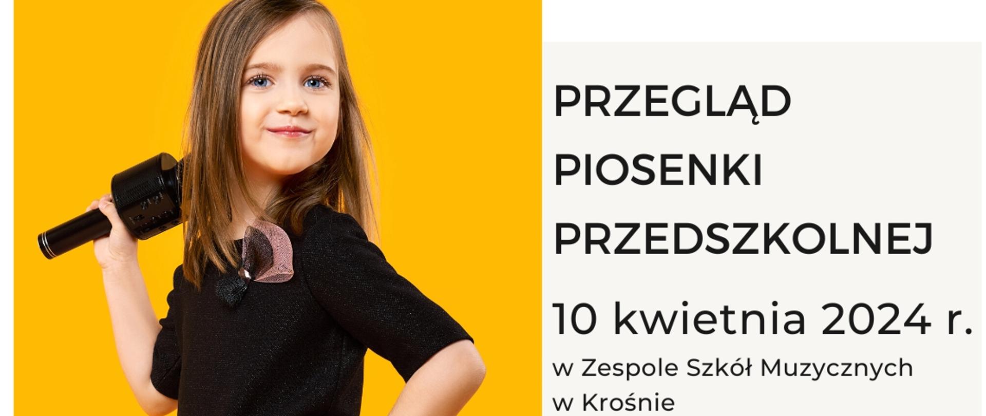 Po lewej stronie dziewczynka trzyma mikrofon. Ubrana jest w czarną podkoszulkę, pozuje na żółtym tle. Po prawej stronie na białym tle czarny napis: Przegląd Piosenki Przedszkolnej 10 kwietnia 2024 r. w Zespole Szkół Muzycznych w Krośnie. 